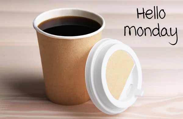 Testo HELLO LUNEDI e tazza di caffè aromatico, primo piano — Foto Stock