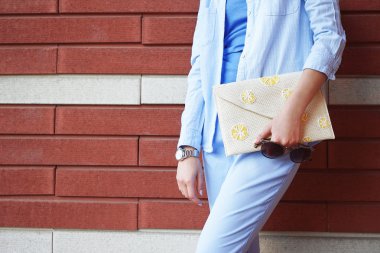 kadın moda detayları ile