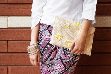 kadın moda detayları ile