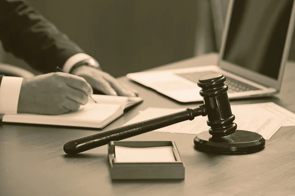 Hands of  lawyer and judge gavel on table. Retro style — Stock Photo, Image