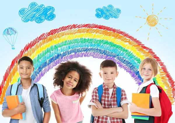 Gruppe Niedlicher Kinder Mit Zeichnungen Auf Dem Hintergrund Schulkonzept — Stockfoto
