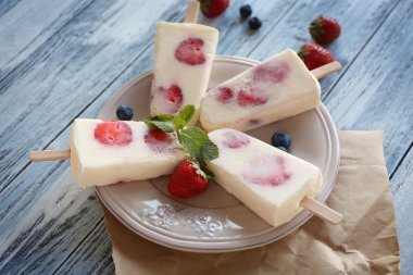 Meyve lezzetli dondurma 