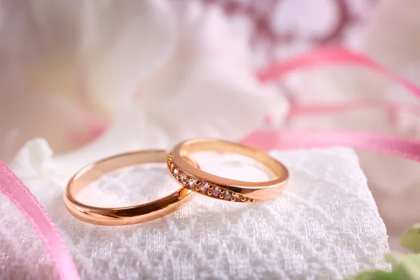 Dois anéis de casamento — Fotografia de Stock