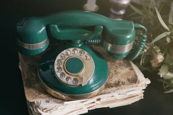 Old telephone on table — Stock fotografie