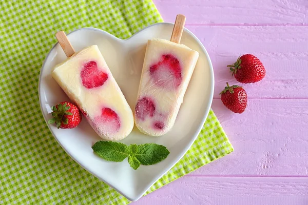 Sabroso helado de frutas —  Fotos de Stock