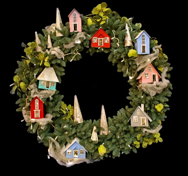 Decorated Christmas wreath in shopping center — Stock Photo, Image