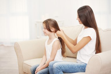 Anne ile şirin kız