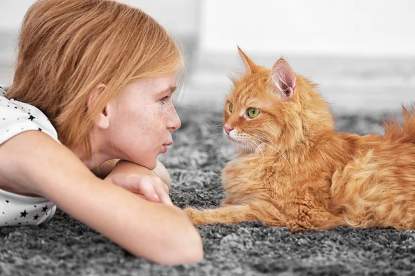 Beautiful little girl with cat — Stock Photo, Image