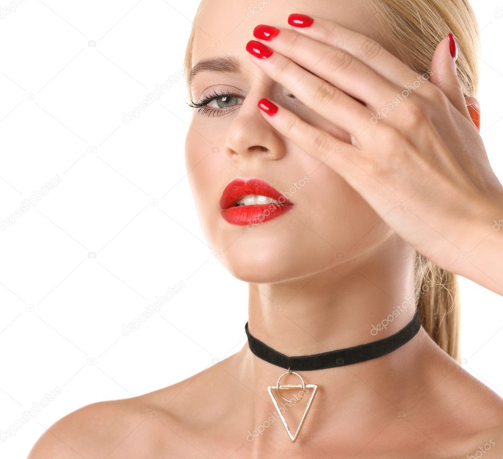 woman with trendy choker 
