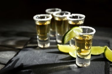 Kireç ile altın tequila 