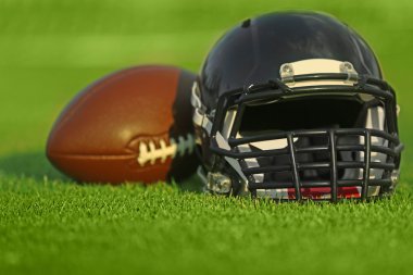 Top sahada ile ragbi kask