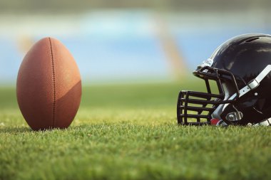 Top sahada ile ragbi kask