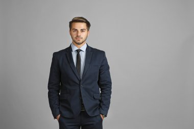 yakışıklı genç işadamı