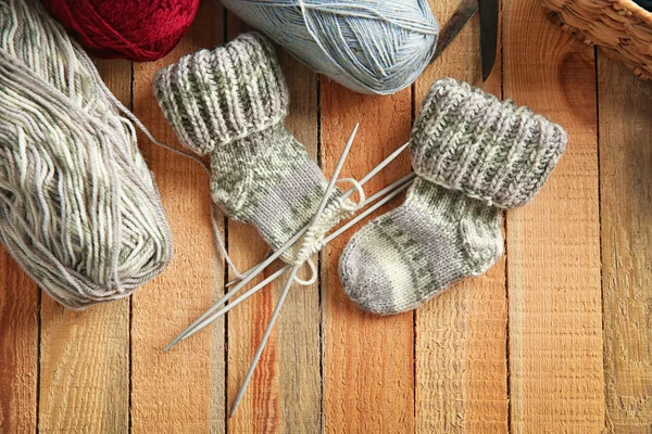 Knitting wool and knitting needles — Stock Photo, Image