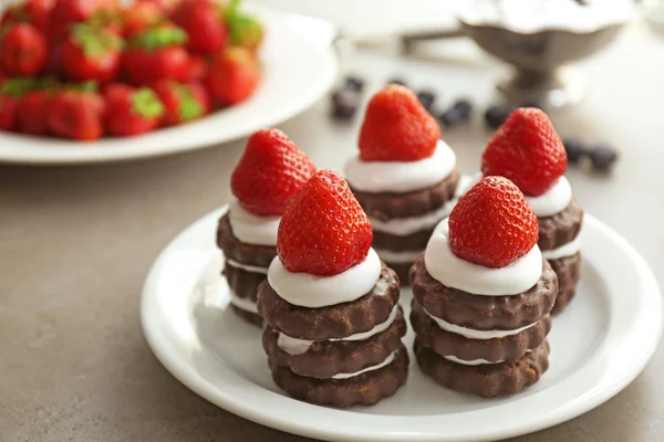 Delicious strawberry cakes — Stock Photo, Image