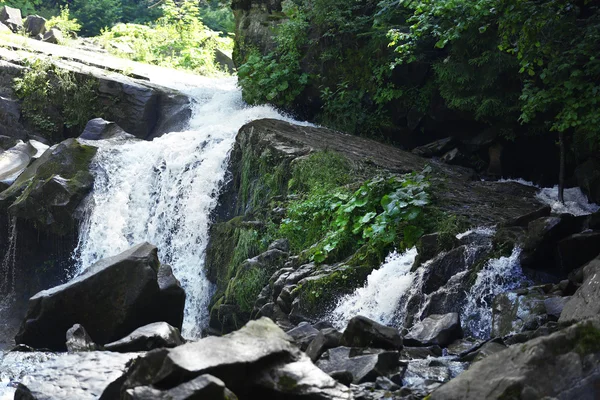 Hermosa cascada fresca —  Fotos de Stock