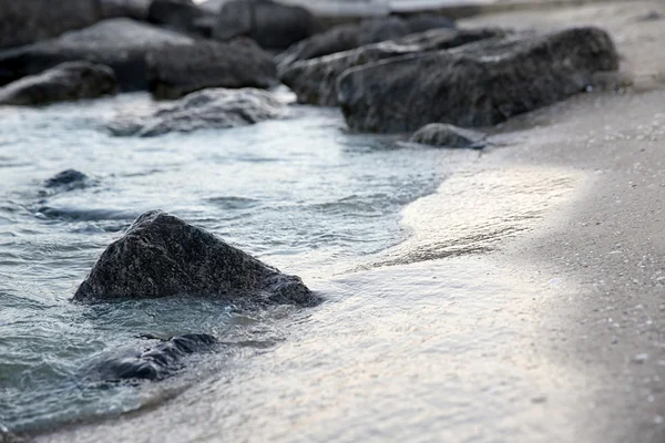 Όμορφη θέα στη θάλασσα ακτή με βράχια — Φωτογραφία Αρχείου
