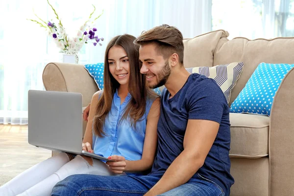 Beautiful young couple — Stock Photo, Image