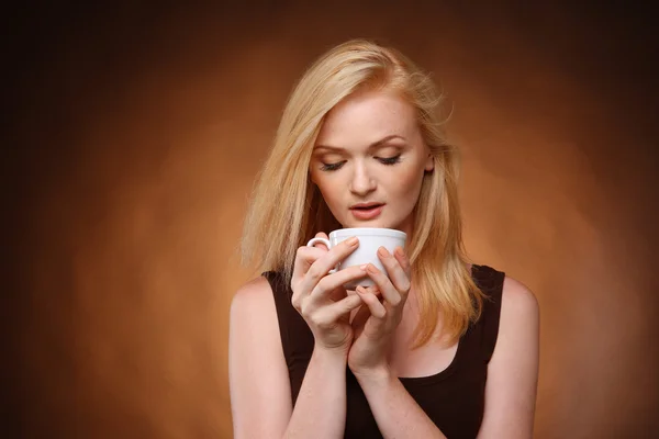 Beautiful girl with cup — Stock Photo, Image