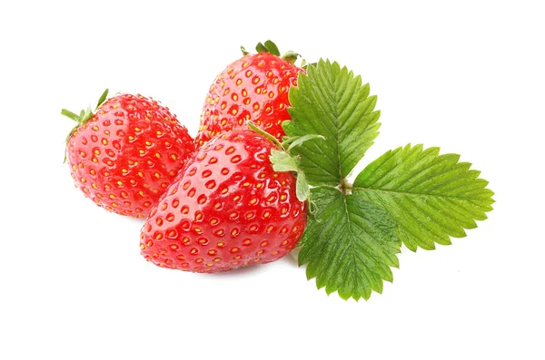 Červené jahody na bílém pozadí — Stock fotografie