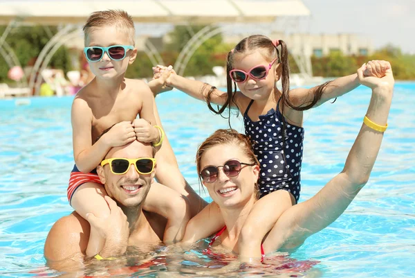 Family in swimming pool — Stock Photo, Image