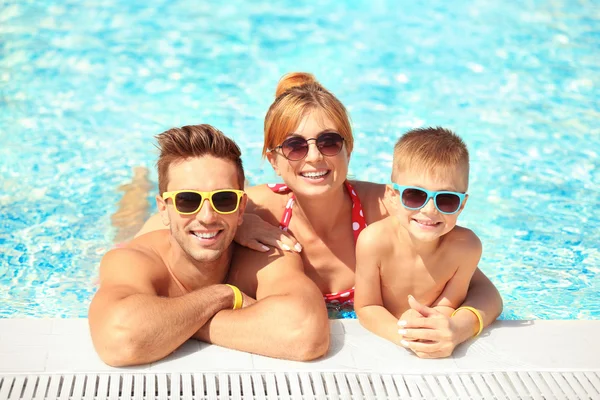 Family in swimming pool — Stock Photo, Image