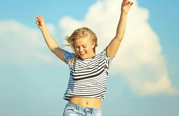 Feliz joven mujer — Foto de Stock