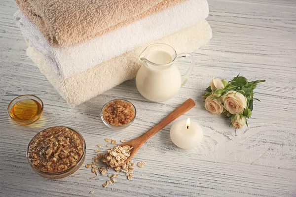Body scrub with honey and milk — Stock Photo, Image