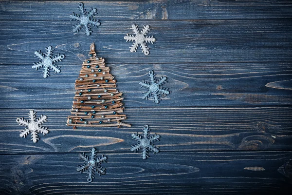 Albero Natale Fatto Mano Qualche Arredamento Sfondo Legno — Foto Stock