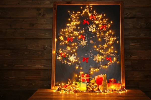 Mooie kerstboom getrokken aan boord — Stockfoto