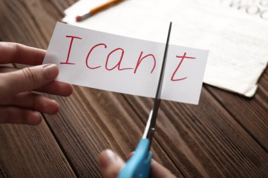 Ahşap arka plan üzerinde yapamam el kesme ifade