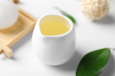 Çay ağacı yağı ile Spa kompozisyon