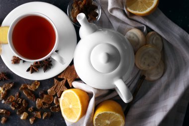 Çay içmek, düz malzemeler yatıyordu