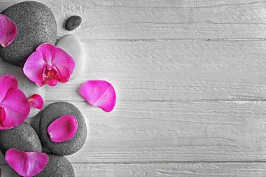 Orkide çiçekleri taşlarla Spa 