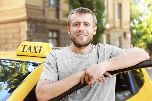 英俊的出租车司机 — 图库照片