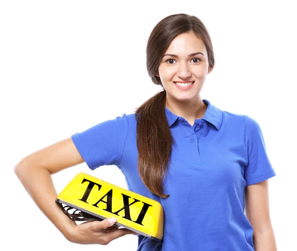 Mulher bonita segurando táxi carro telhado sinal no fundo branco — Fotografia de Stock