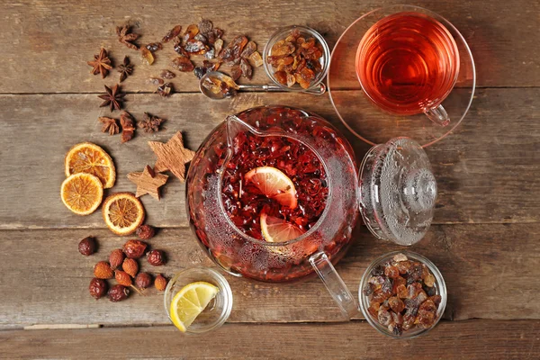 Ingredienti per bere tè su sfondo di legno, posa piatta — Foto Stock
