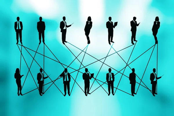 Le silhouette degli uomini d'affari e la connessione dei social network su sfondo astratto. Moderno concetto di tecnologia aziendale . — Foto Stock