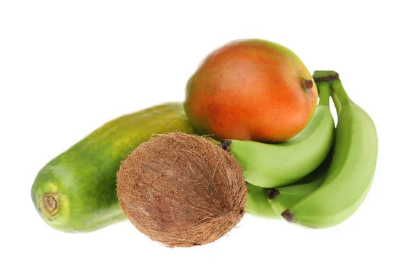 Exotiska frukter: mango, kokos, bananer och papaya isolerad på vit — Stockfoto