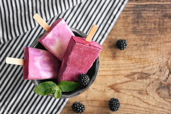 Tasty fruit ice-cream — Stock Photo, Image