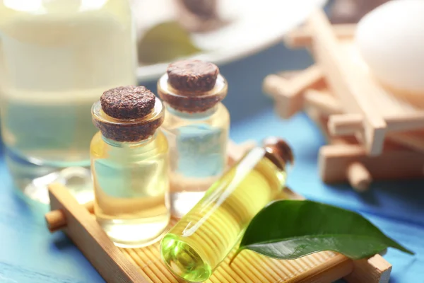 Composición del spa con aceite de árbol de té —  Fotos de Stock