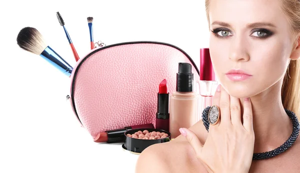 Vacker Kvinna Ansikte Med Professionell Makeup Detaljer Bakgrund — Stockfoto