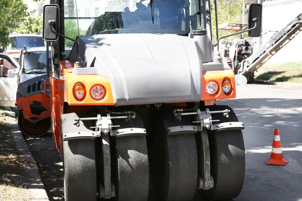 Road roller on city road — Stock Photo, Image