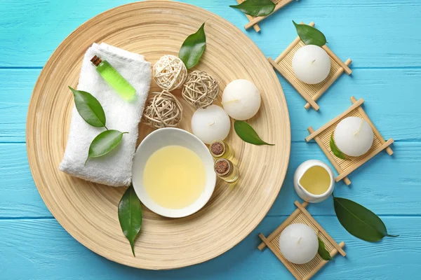 Composición del spa con aceite de árbol de té —  Fotos de Stock