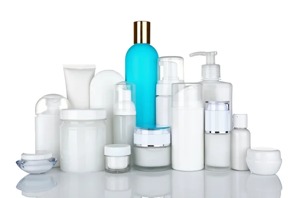 Diferentes botellas de cosméticos aislados en blanco — Foto de Stock