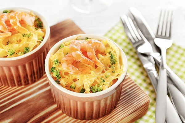 Heerlijke Pasta met garnalen — Stockfoto