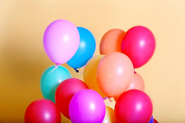 Färgglada födelsedag ballonger — Stockfoto