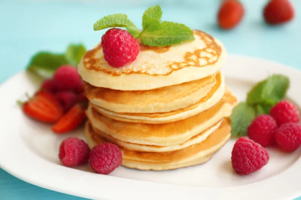 Tasty pancakes with berries — Stock Photo, Image