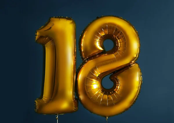 Globos de cumpleaños de oro — Foto de Stock