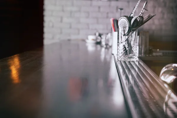モダンなカフェのカウンター バー木製 — ストック写真